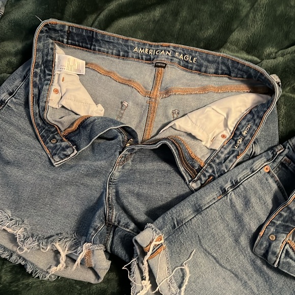 AE Mom Short - Picture 3 of 4